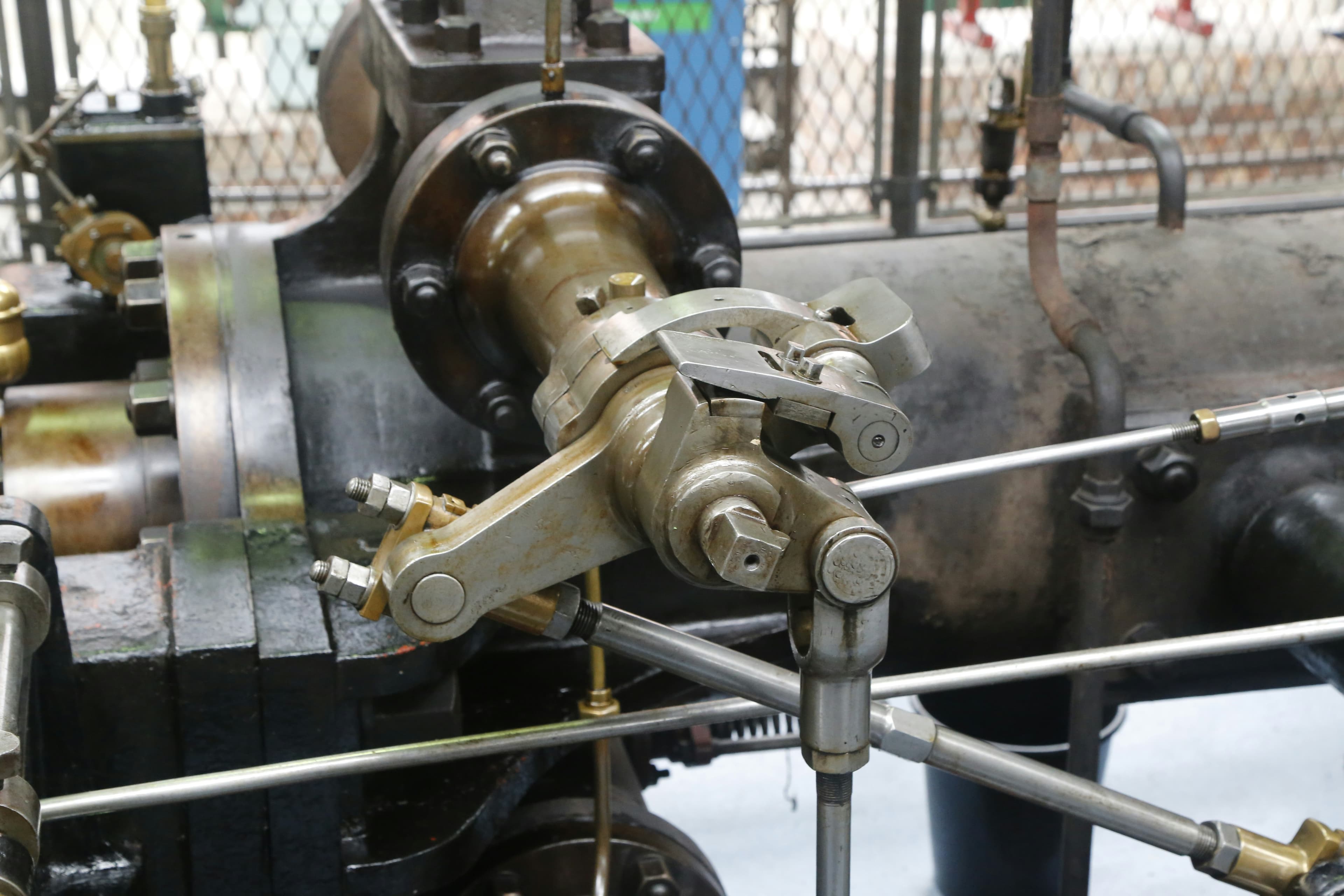 Industrial engine components and European sourcing partners
